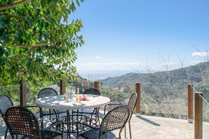 Outdoor dining - Stunning Rural Home “Finca Colica” with Sea View, Mountain View (Cómpeta)
