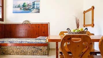 Villa, 1 soverom, røyk, balkong | 2 soverom og strykejern/-brett