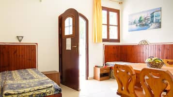 Villa, 1 Bedroom, Smoking, Balcony | Dining