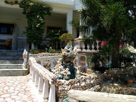 Vila, 1 quarto, para fumantes, sacada | Jardim