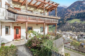 Exterior - Apartment "Kelderer Hof - Meran" with Mountain View, Terrace, Garden & Wi-Fi (St.Martin in Passeier)