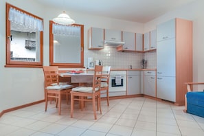 Refrigerador, horno, parrilla de estufa y lavavajillas