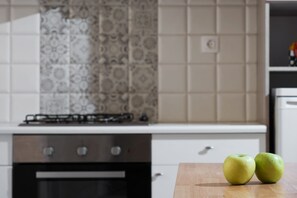 Fridge, stovetop, coffee/tea maker, electric kettle
