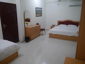 Triple Room | Free WiFi, bed sheets - Plaza Hotel (Muscat)