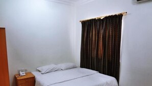WiFi (free), bed sheets - Plaza Hotel (Muscat)