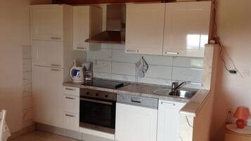 Casa (Holiday House with Terrace) | Cucina privata | Frigorifero, forno, macchina per caffè espresso, bollitore elettrico