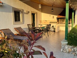 บ้านพัก (Holiday House with Terrace) | วิวจากมุมสูง
