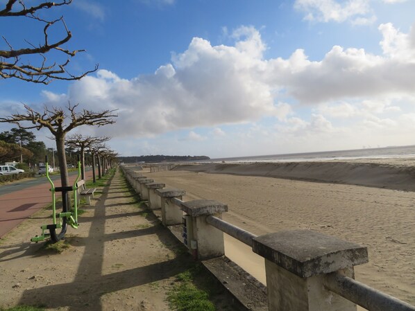 On the beach - Nice accommodation just renovated near the sea (Saint-Georges-de-Didonne)