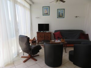 TV, books - Nice accommodation just renovated near the sea (Saint-Georges-de-Didonne)