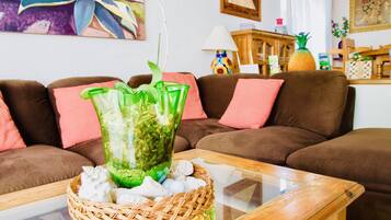 Room, 1 Bedroom, Patio, Garden View | Interior