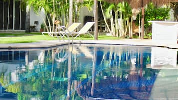 Habitación, 1 habitación, patio, vistas al jardín | Piscina | Una piscina al aire libre
