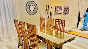 Rom, 1 soverom, terrasse | Spisestue
