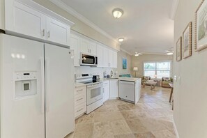 Fridge, stovetop, dishwasher