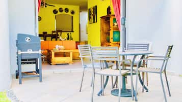Room, 1 Bedroom, Balcony, Garden View | Bahagian luar