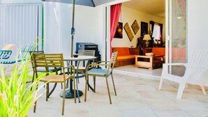 ห้องพัก, 1 ห้องนอน, ระเบียง, วิวสวน | บริเวณภายนอก