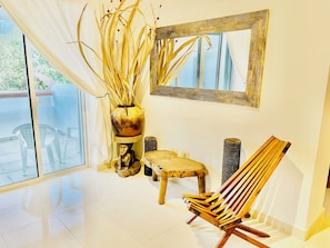 Habitación, 1 habitación, balcón, vistas al jardín | Sala de estar