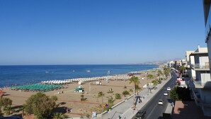 Unclassified image, 2 of 47, button - Collector Beach Loft (Rethymno)