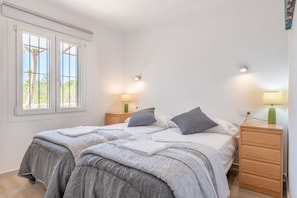 2 slaapkamers, een strijkplank/strijkijzer, gratis wifi, beddengoed