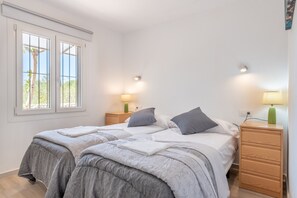 2 bedrooms, iron/ironing board, free WiFi, bed sheets - Modernized Country House with Rooftop Terrace, Garden and Wi-Fi (Llucmajor)