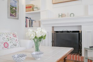 Interior - Peaceful Home Cortijo La Rijana with Pool, Terrific Views, Terrace, Wi-Fi (Sayalonga)