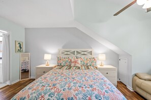 3 makuuhuonetta, työpöytä, silitysrauta/-lauta, ilmainen Wi-Fi