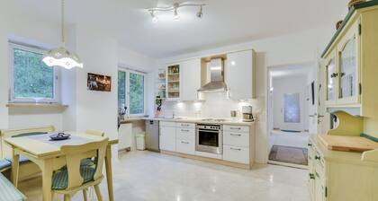 Charming Holiday Apartment “Ferienwohnung Keul” with Mountain View