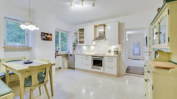 KĂŒhlschrank, Ofen, Herdplatte, GeschirrspĂŒler