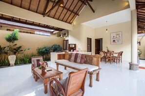 8 Bedroom Villa | Living area | LED TV