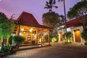 Front of property – evening/night - SMV - 3BedGRDN - V1 · 3BR Garden Villa Walk to Beach N Shops Legian (Legian)