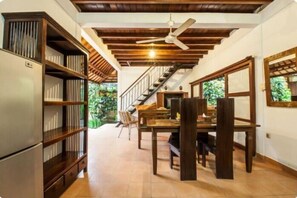 Villa, 6 Schlafzimmer | Wohnbereich | Flachbildfernseher