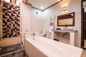 Villa, 4 camere da letto | Bagno | Vasca e doccia separate, set di cortesia gratuito, asciugacapelli