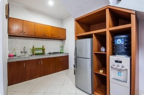 Villa, 4 Bedrooms | Private kitchen