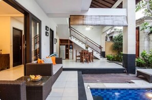 Villa, 4 Bedrooms | Living area