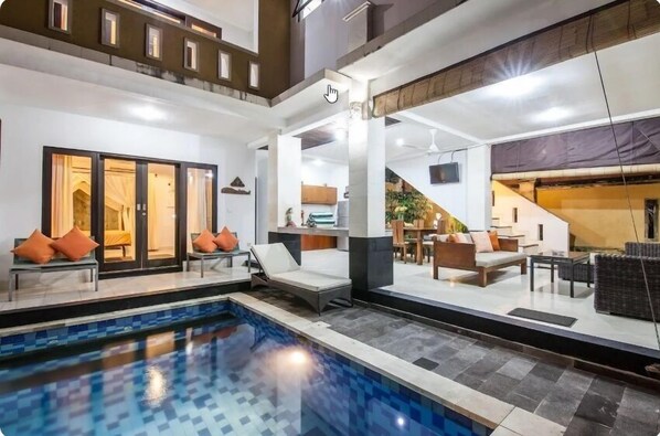 حمّام سباحة خارجي