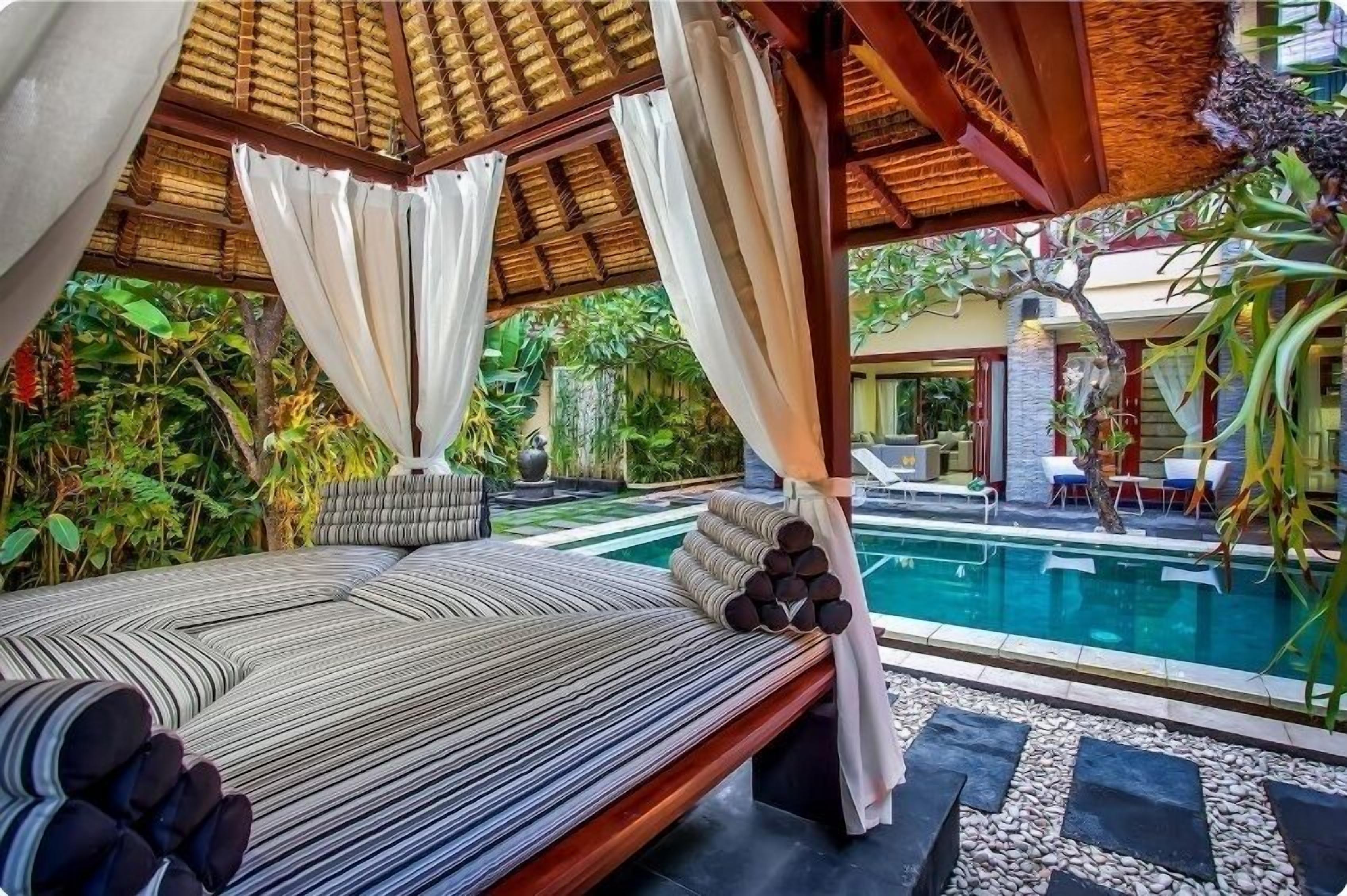 Kolam renang outdoor