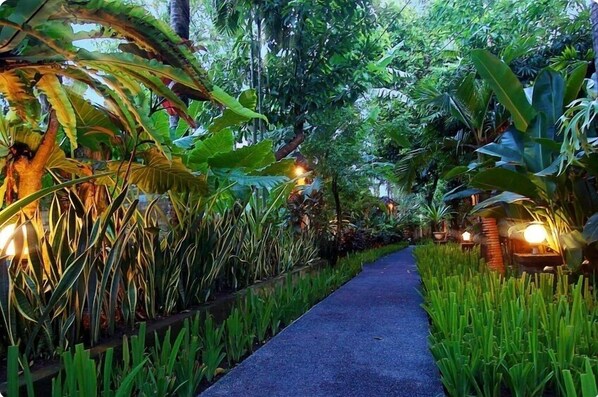 Garden - SMV - garden - 8-BR · 8BR Garden Villa Walk to Beach and Shops Legian (Legian)