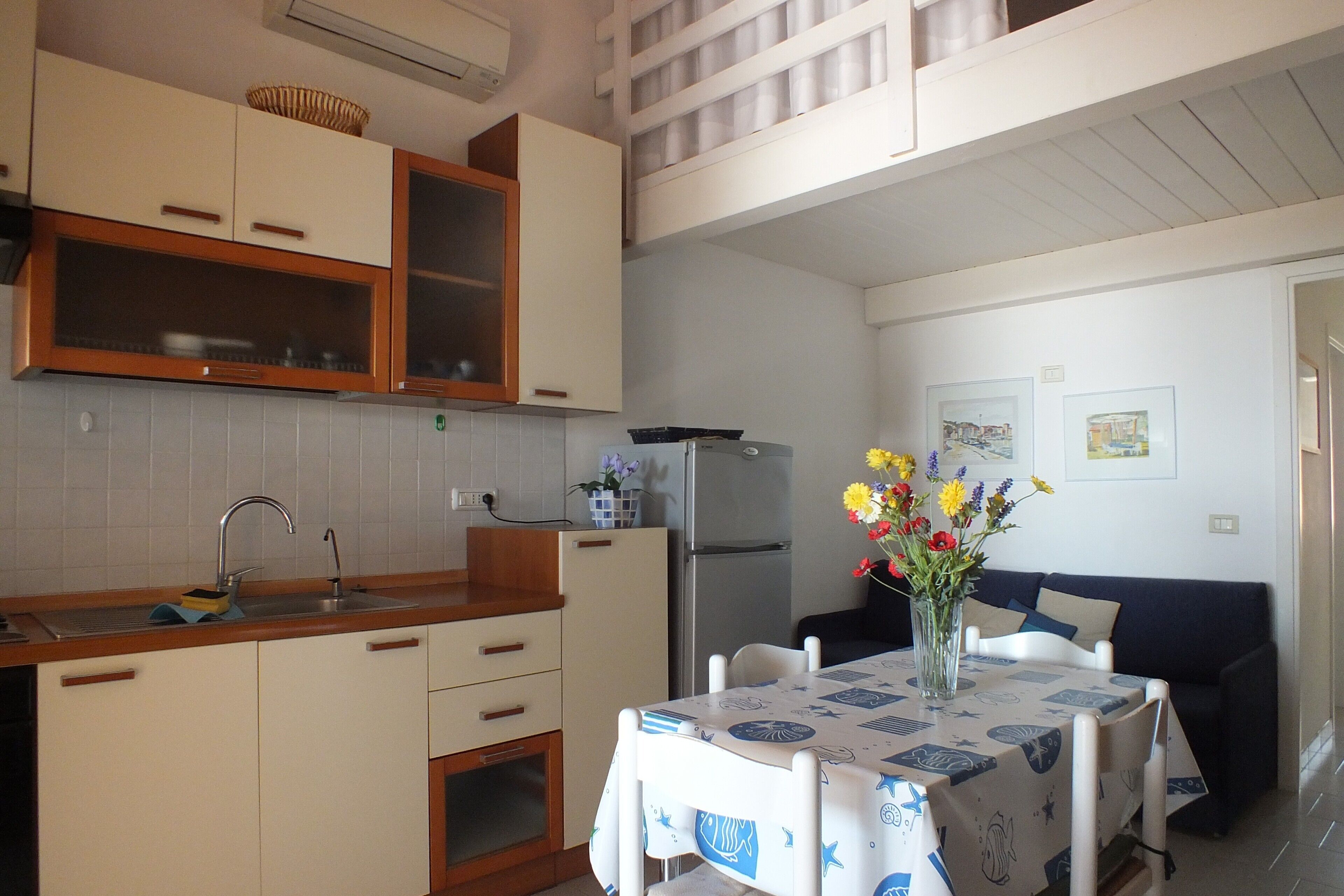 Kühlschrank, Ofen, Herdplatte, Hochstuhl