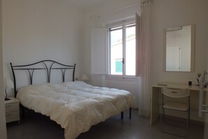 1 bedroom, iron/ironing board, free WiFi, bed sheets - Holiday Apartment "Golden River 6" in Excellent Location with Sea View (Marina di Campo)