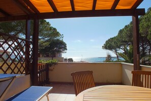 Outdoor dining - Holiday Apartment "Golden River 6" in Excellent Location with Sea View (Marina di Campo)