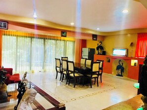 Room, 1 Bedroom, Smoking, Patio | Living area