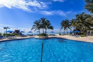 Pool - Room-sunrise Double Room in Stunning Vil (Playa del Carmen)