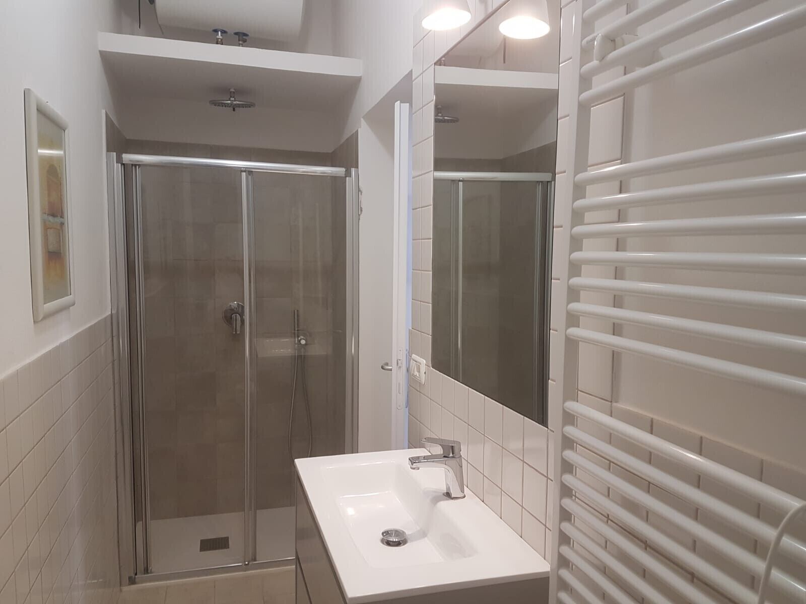 Ducha, secador de pelo, toallas