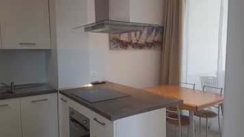 Kühlschrank, Ofen, Herdplatte, Geschirrspüler