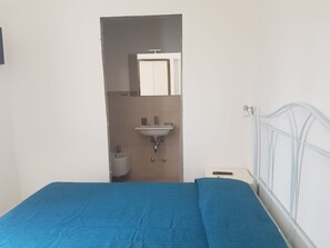 2 camere, ferro/asse da stiro, Wi-Fi gratuito, lenzuola
