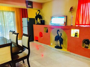 ห้องพัก, 1 ห้องนอน, สูบบุหรี่ได้, ลานระเบียง | ห้องรับประทานอาหาร