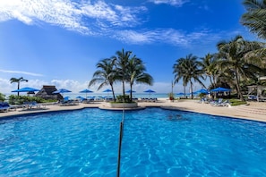 Room, 1 Bedroom, Smoking, Patio | Pool