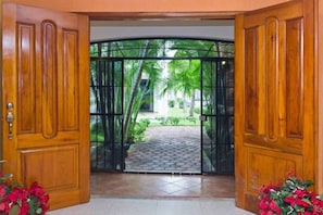 Room, 1 Bedroom, Smoking, Patio | Property entrance
