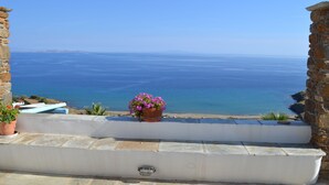 Balcony - Villa Ioanna Green-grey- Vacation Houses for Rent Close to the Beach (Tinos)