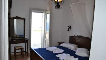 Talo, 1 makuuhuone, tupakointi sallittu, terassi | 1 makuuhuone, silitysrauta/-lauta, vauvan matkasänky, vuodevaatteet