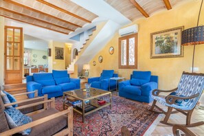 Fernseher, DVD-Player, Stereoanlage